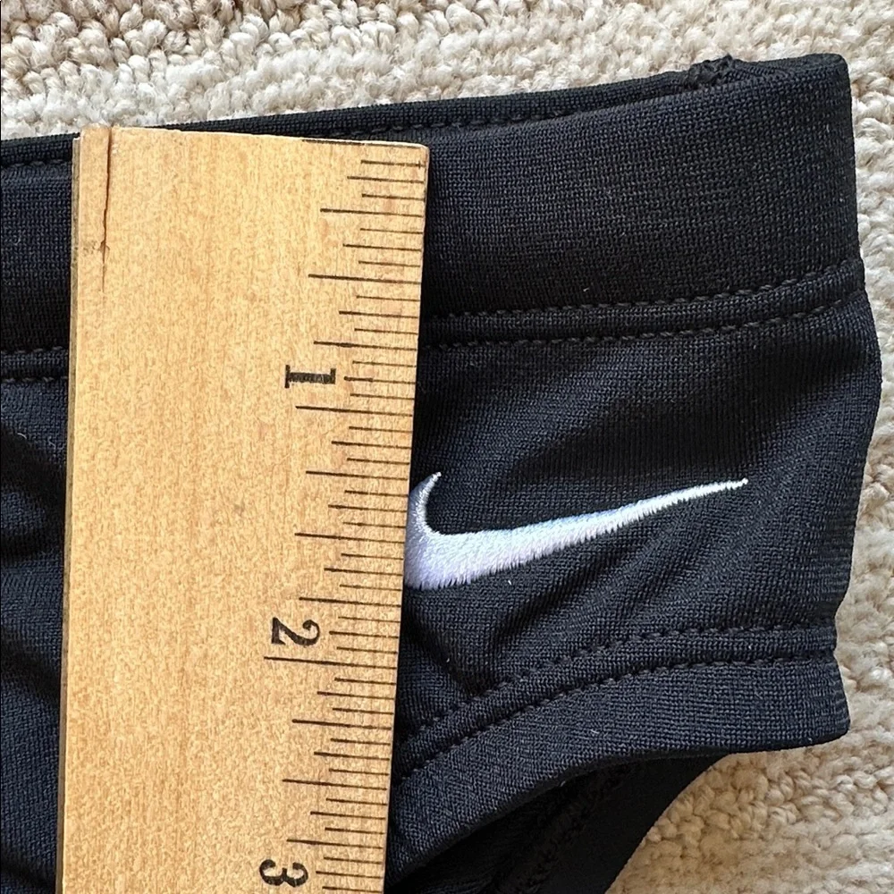 Like New Nike Swim HydraStrong Essential Black Men's Swim Brief Size Medium 30”